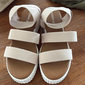 New Madden Girl Platform Sandal in light tan, Size 8
